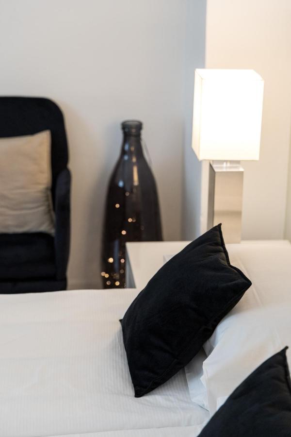 Carly'S Rooms Torbole Sul Garda Dış mekan fotoğraf
